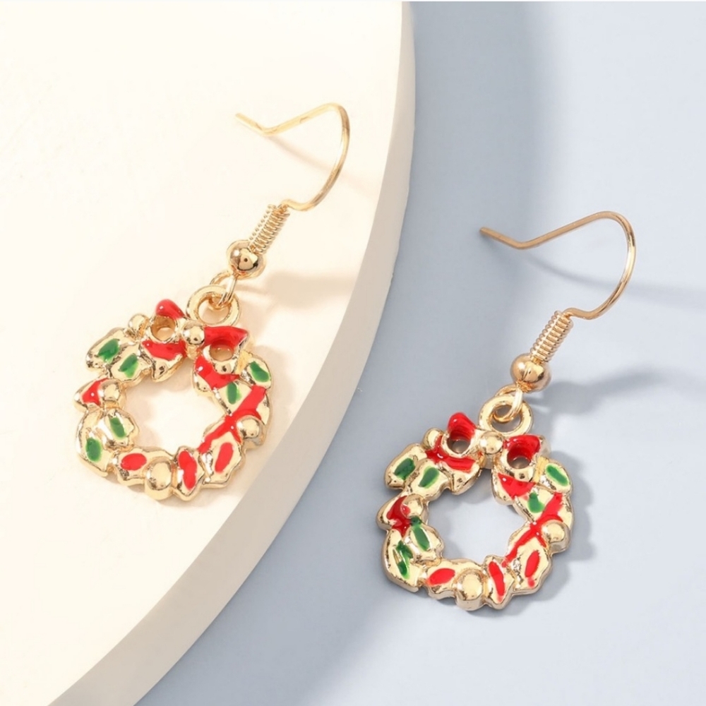 Christmas wreath drop earrings